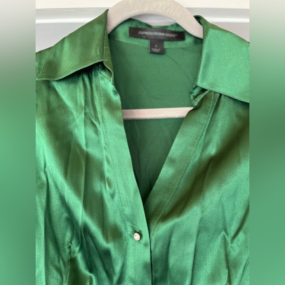 Emerald Green Satin Short Sleeved Blouse - Picture 3 of 7